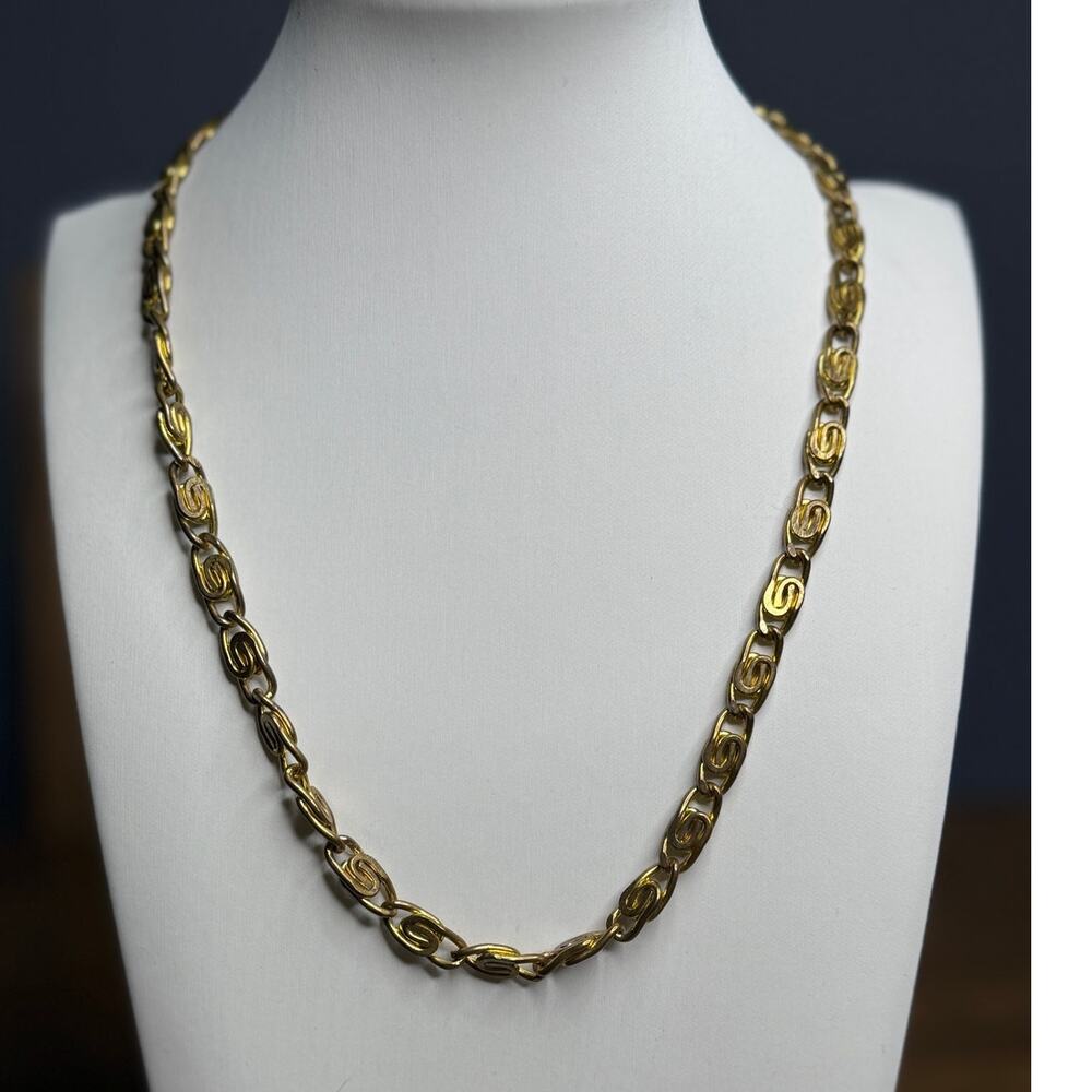 Vintage Gold Tone Link Chain. 17: Inches Long